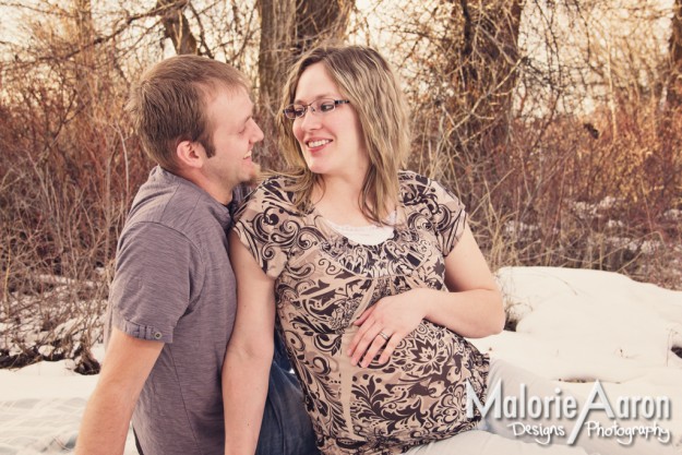 MalorieAaron-rexburgMaternity-portraits-couple-maternity-pregnant-baby-pictures-glowingMom-Rexburg