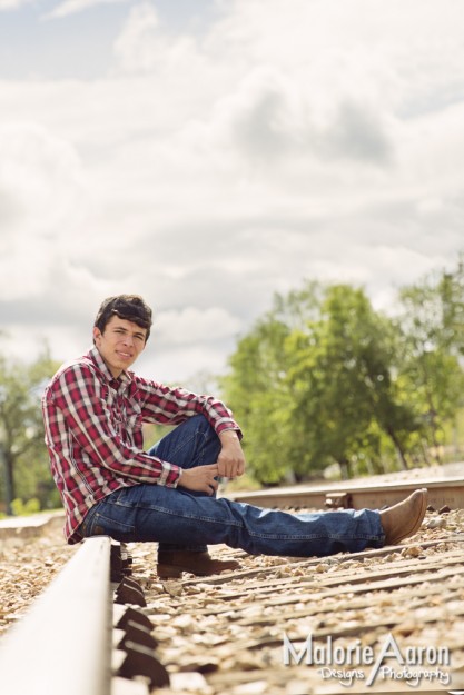 ©MalorieAaronPhotography-davenport-quadCities-senior-male-fall-portraits-13