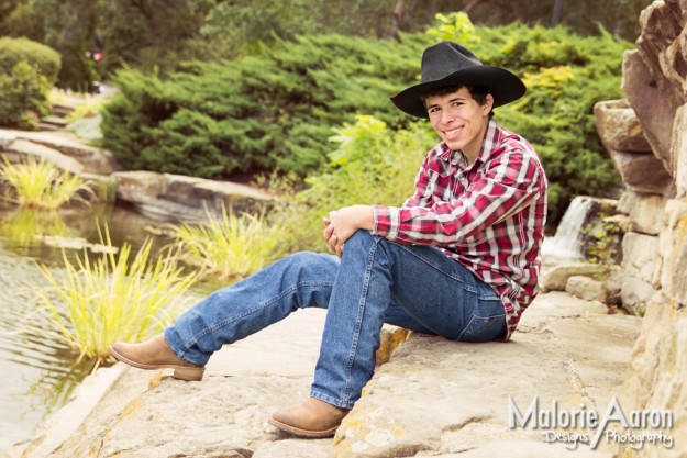 ©MalorieAaronPhotography-davenport-quadCities-senior-male-fall-portraits-31